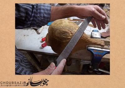 شکل دادن به کاسه سه تار یک تکه ساخته شده از چوب توت کهنه